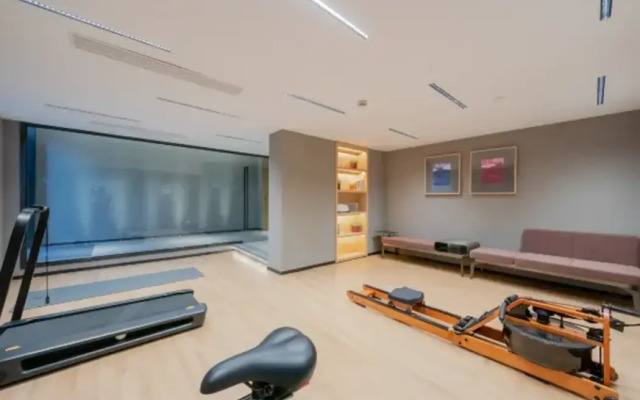 SKYBIRD Hotel (Shanghai International Resort - Chuansha Metro Station Store)