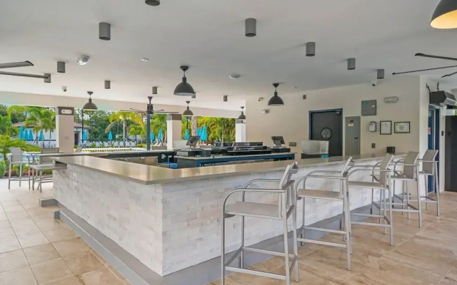 Casa Lucia Lakeview 3 Bedroom Condo by RedAwning