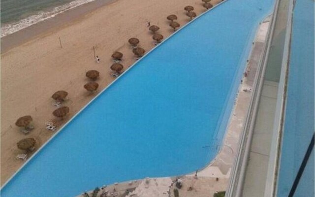 Peninsula Tower 3-9B