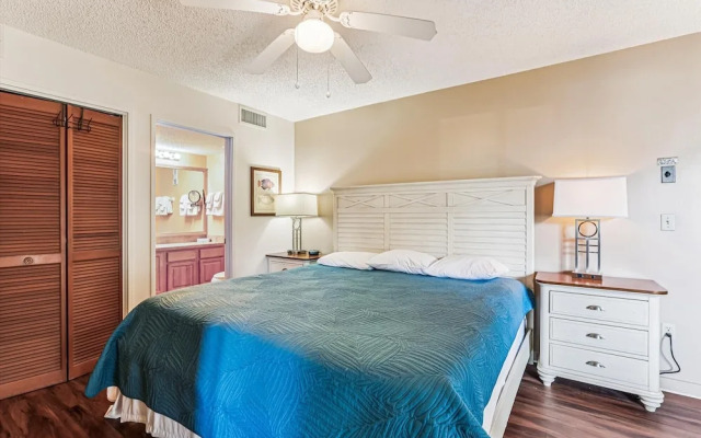 View Ocean & Racquet 8315