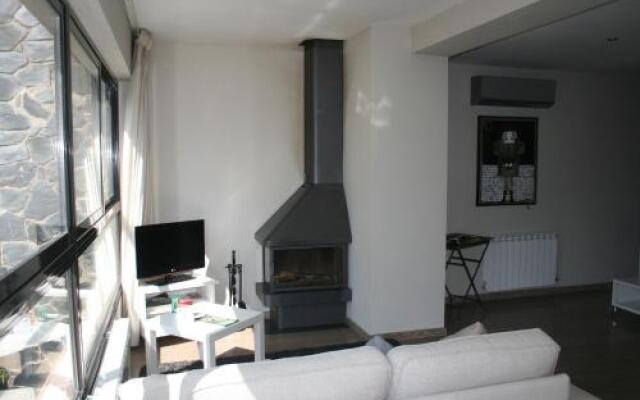 Montseny Suites & Apartments