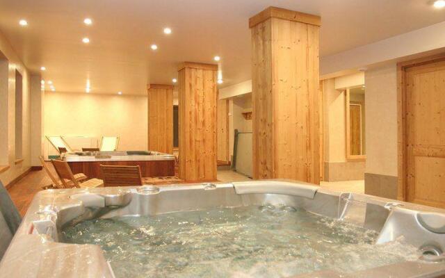 Luxury apartment with balcony in beautiful Les Deux Alpes
