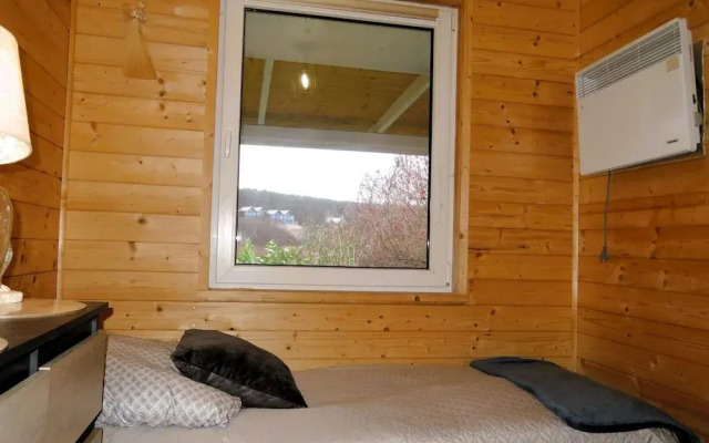 House by the Lake in Wiselka