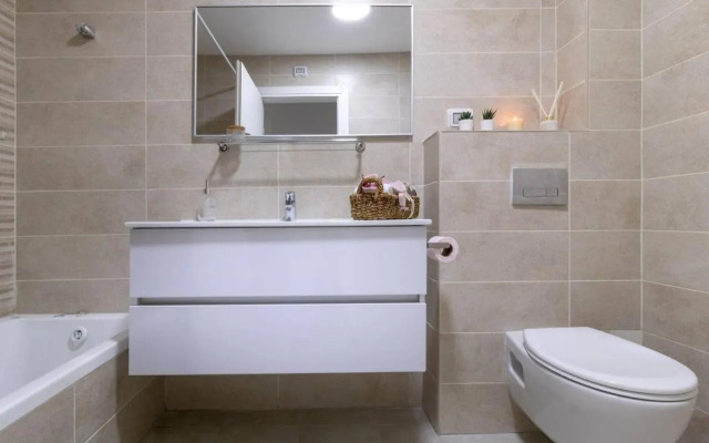 Central and luxurious 1 bdr