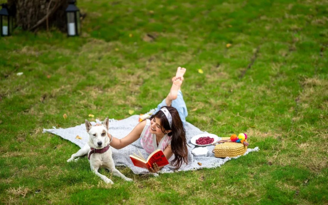 Moustache Select Naukuchiatal