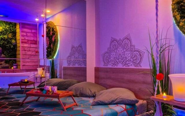 Eden SPA Et Cinema (Adults Only)