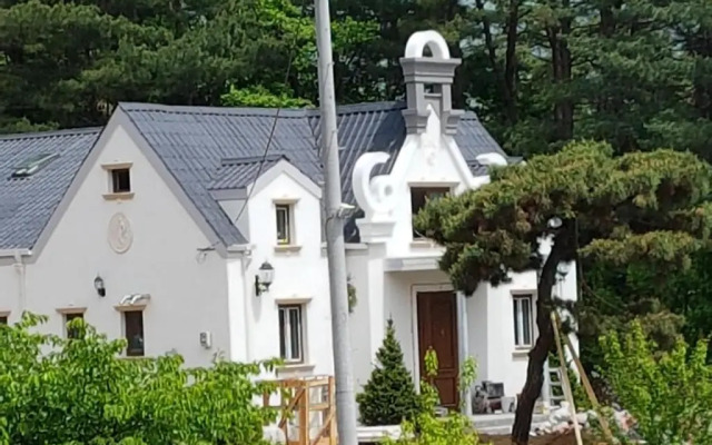 Hoengseong Castle of Magic Pension