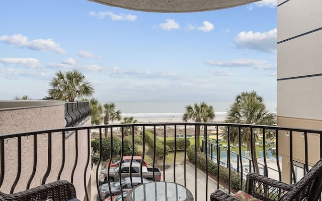 Paradise Palms 106