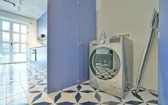 w Lively 2BR in Plaza Herrera