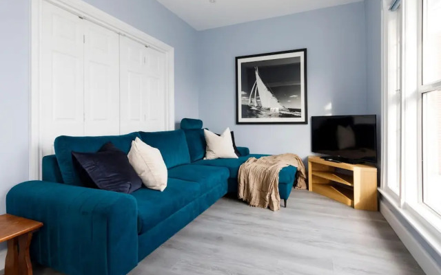 Chic 2-bed Seafront Haven Near Felpham Beach