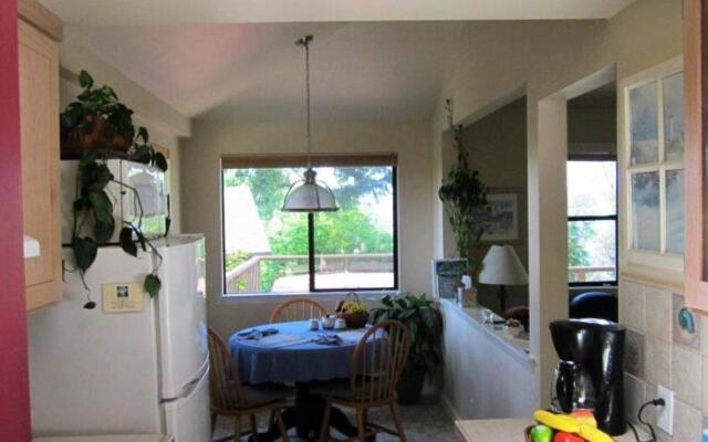 桑德芙住宿加早餐酒店(Soundview Cottage B&B)