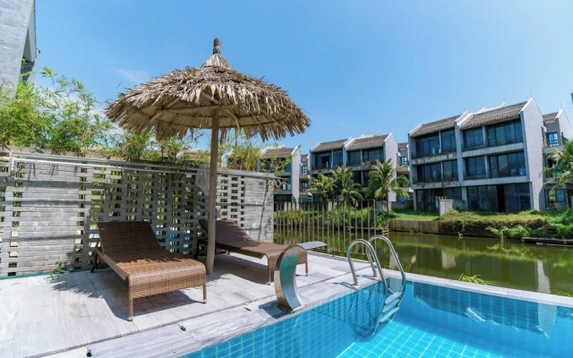 Gold Riverside Apartment & Villa