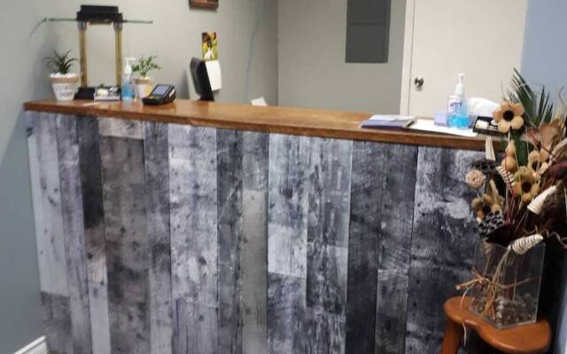 Bay Lake Inn (Frontiersman Motel)