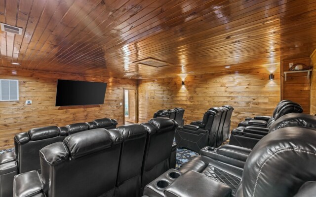 Breathtaking Views 10 Bedroom Cabin by Heavenly Views Resort