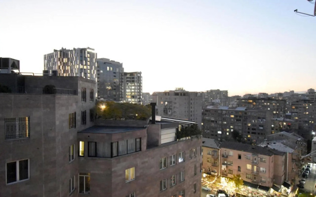 Northern Avenue, 1 bedroom Modern, Renovated apartment HH999