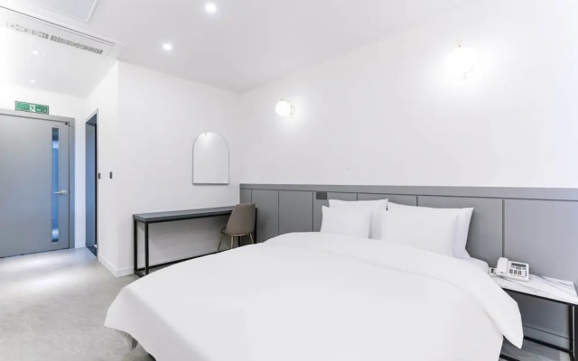 Pyeongtaek Godeok Richstay Hotel