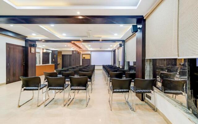 Itsy Hotels Neeranand Plaza