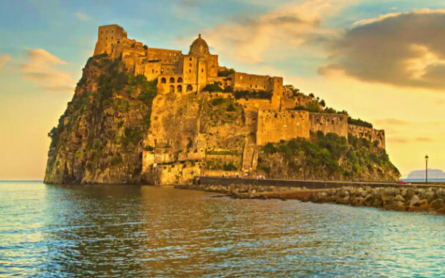 Villa To Ischia With Love