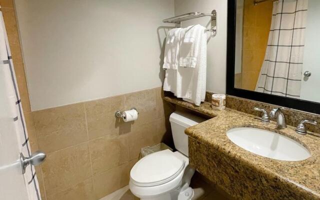 Aqua Palms 306 Condo by RedAwning