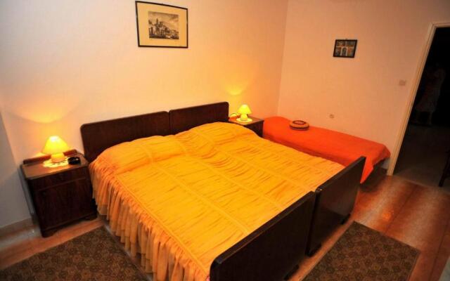 Apartments Piv - 10 m from beach