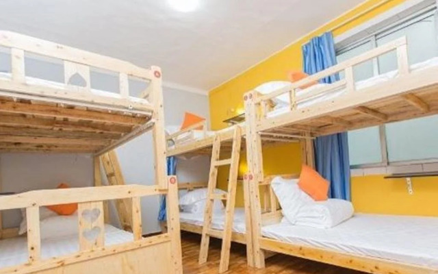 Zhuangse Chengdu Youth Hostel
