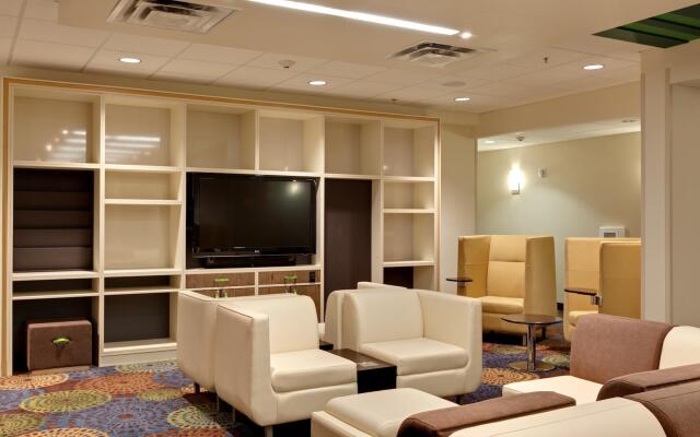 Holiday Inn Hotel & Suites Atlanta Airport-North, an IHG Hotel