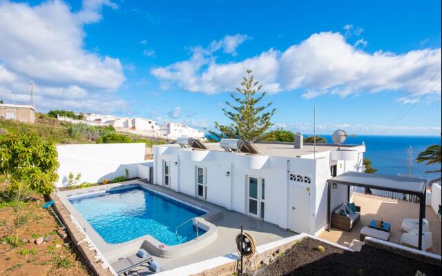 Family villa with private pool and ocean view