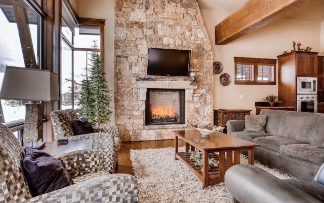 308 Shores Lane Home by RedAwning