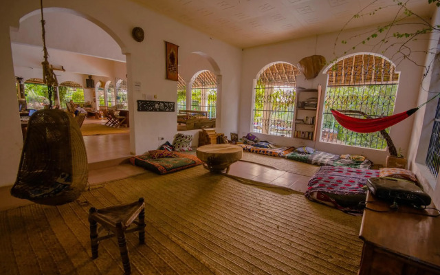 Distant Relatives Ecolodge & Backpackers