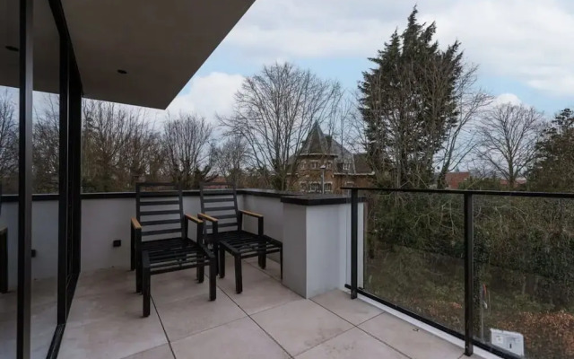 Apartment With two Large Terraces