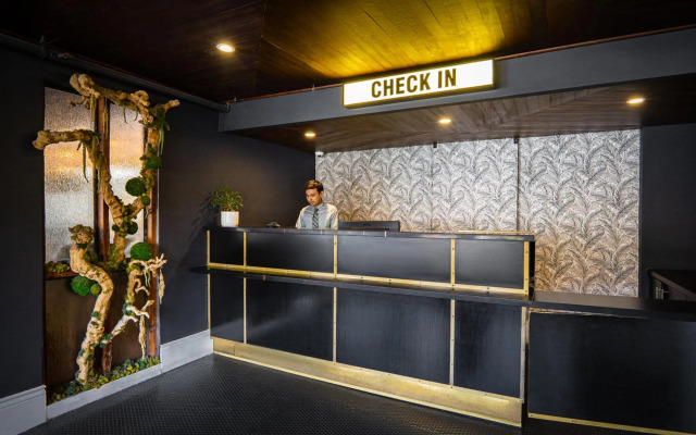H Hotel