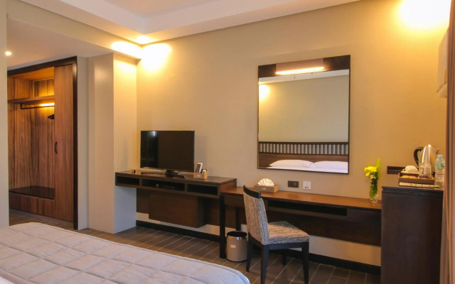 Two Seasons Coron Bayside Hotel