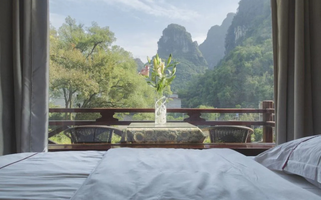 Snow Lion Riverside Resort