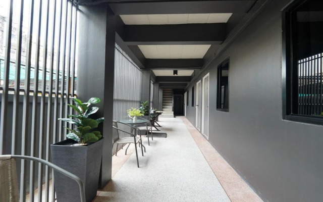 RQ Bangkok Huai Khwang by Collection O