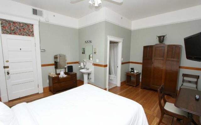 Royal Hotel