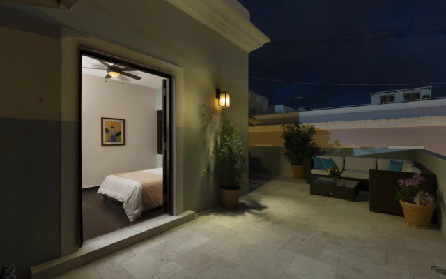 Decanter Hotel