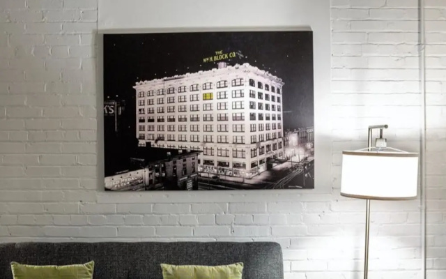 TWO Bold 2BR 2BA Apartments by CozySuites