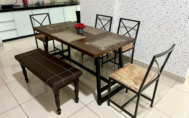 3BR Mount Austin @Midori Green (1 to 8pax)