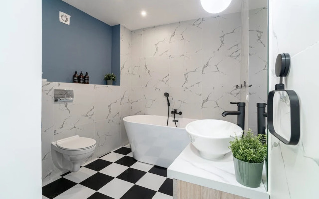Modern Spacious 2BR Steps to Cismigiu Gardens