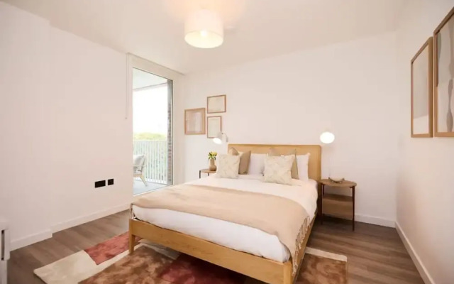 The Tottenham Classic - Charming 2bdr Flat With Balcony