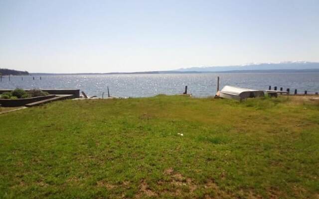 Beachfront Mutiny Bay Cabin