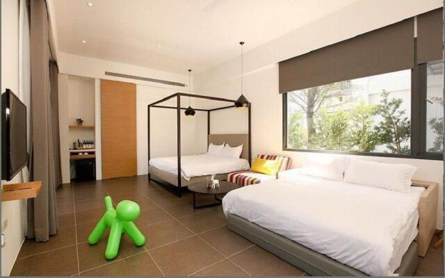 Lovely Pond Hostel