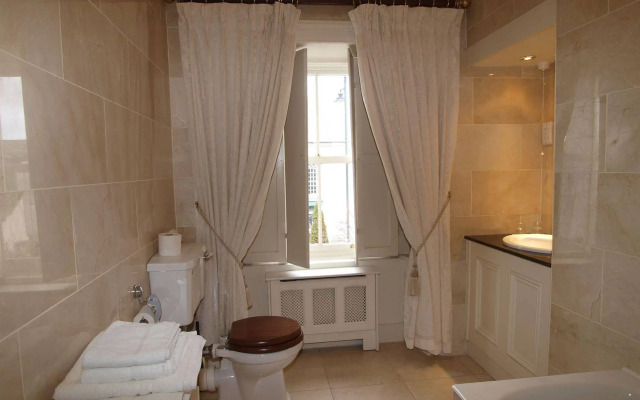 Gleesons Restaurant & Rooms