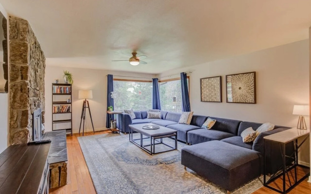4BR Mountain Getaway Pikes Peak, Dog-friendly!