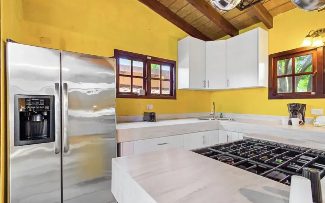 Mexican Style Villa With Private Pool, Free Utilities
