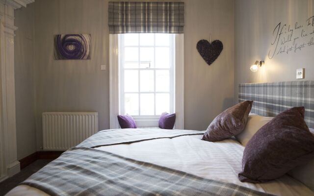 Crown and Cushion Appleby