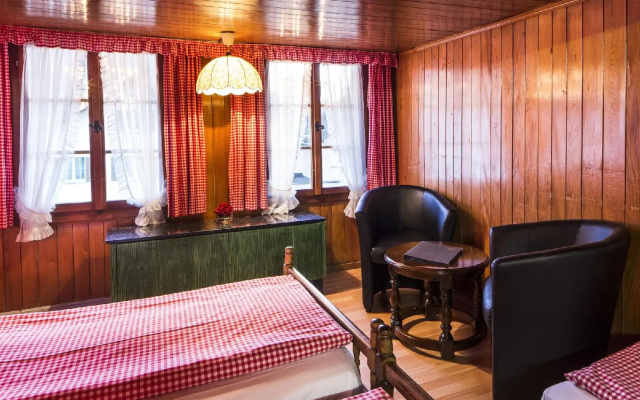 Swiss-Chalet Merlischachen - Romantik Schloss-Hotel am See – Guest Rooms – Kuessnacht