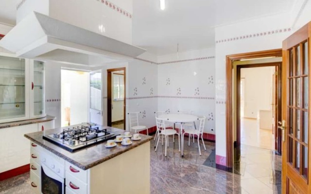 Villa - 6 Bedrooms with Pool and WiFi - 104371