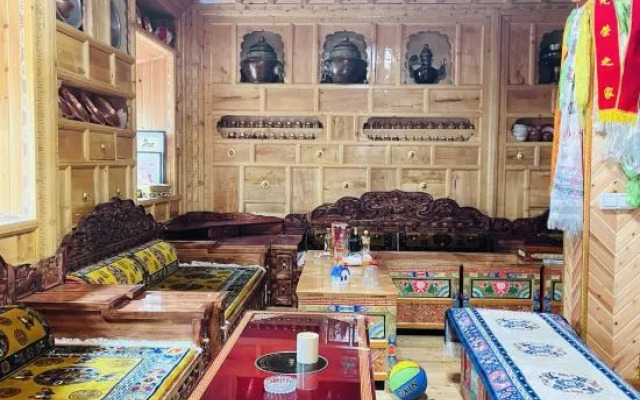 Rockland Meisu Hotel (Daocheng Yading Scenic Area Visitor Center)