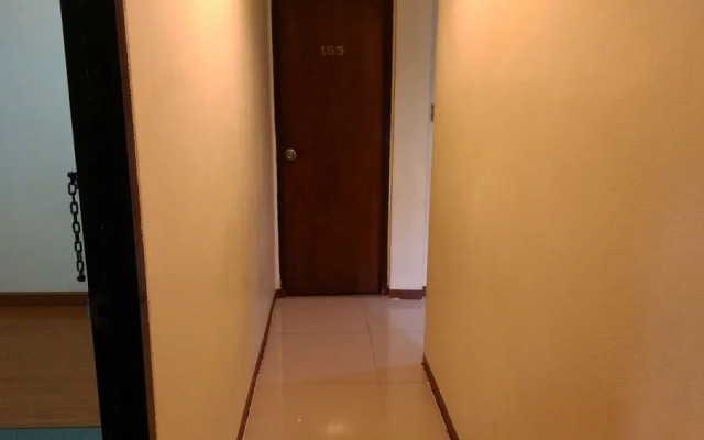 Business Inn At Sukhumvit 11 By Hjz